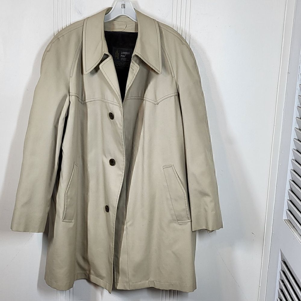 London Fog Men's Raincoat  / Trench Coat